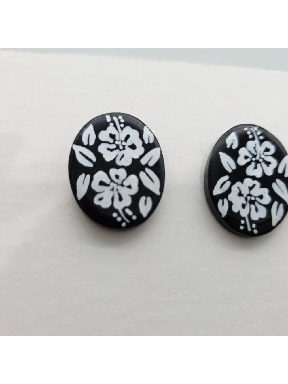 Hand-Painted Floral Black & White Wooden Stud Earrings Oval Shape Lightweight - Picture 3 of 5